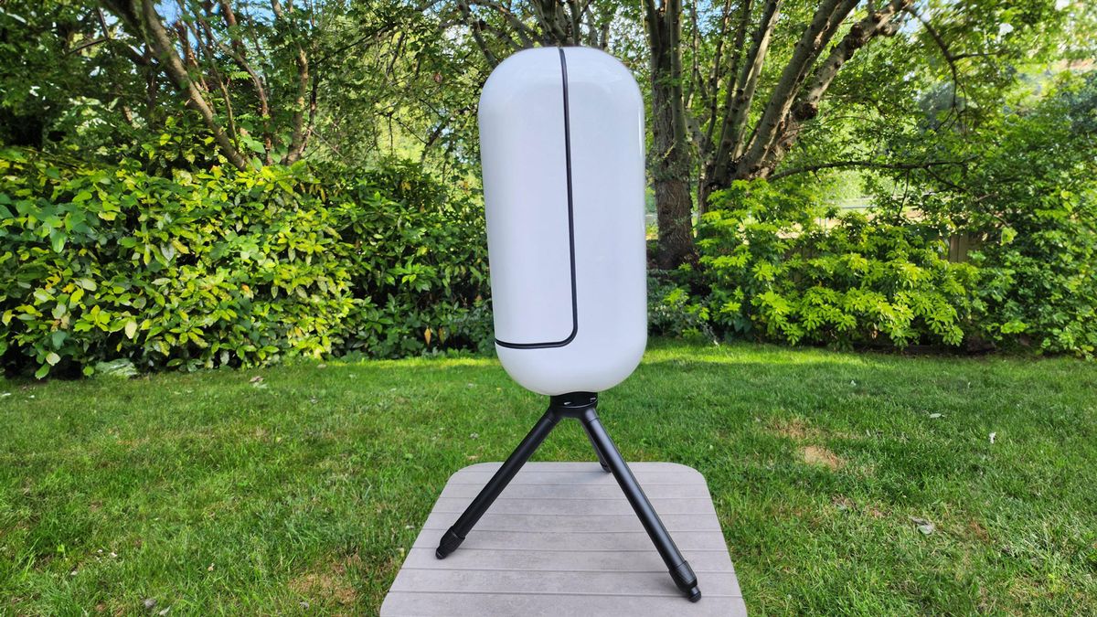 The Vaonis Vespera Pro in neutral position with grass and trees in the background.