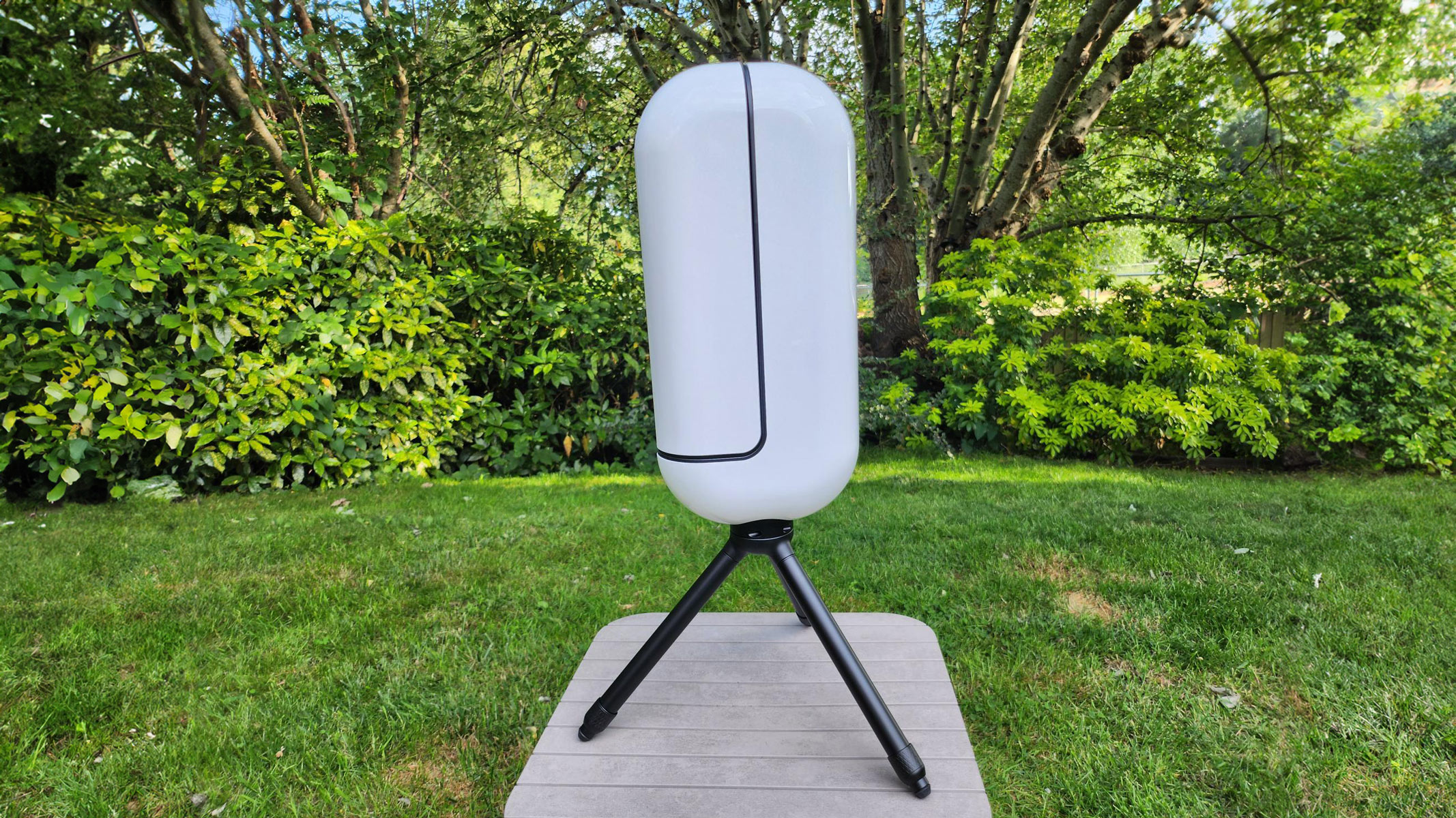 The Vaonis Vespera Pro in neutral position with grass and trees in the background.