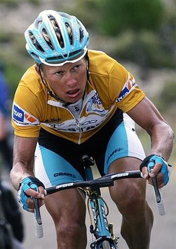 Alexandre Vinokourov (Astana Team) on a mission.