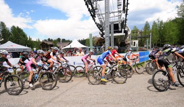 The Pro Women starting on a long grassy part of the course