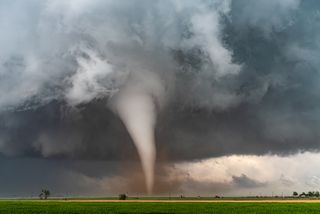 Photography competition celebrates storm chasing