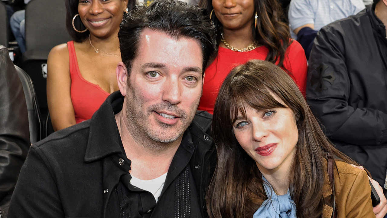 Jonathan Scott and Zooey Deschanel attend an LA Lakers game in January 2026.