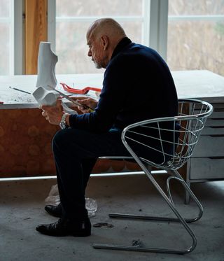Björn Weckström at work sculpting