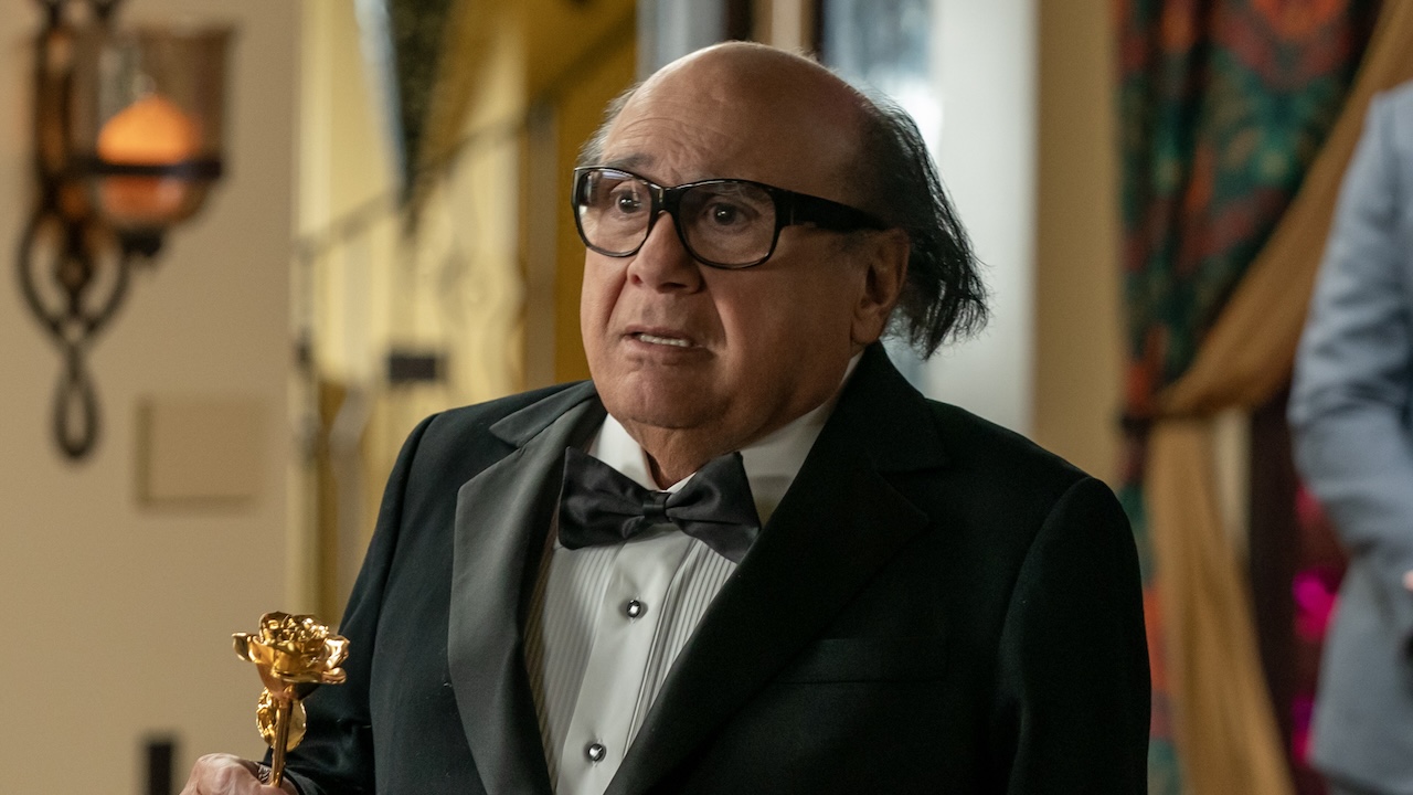Frank holding golden rose in It's Always Sunny in Philadelphia's Season 17 finale