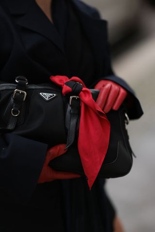 Street style Leather gloves trend