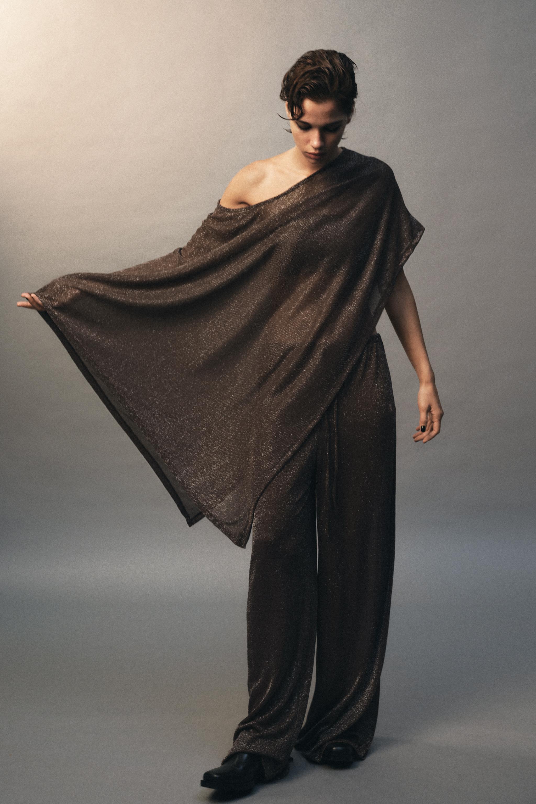 Asymmetric Metallic Thread Cape