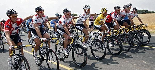 CSC celebrated an incredible Tour and got white and yellow, plus the teams' win.
