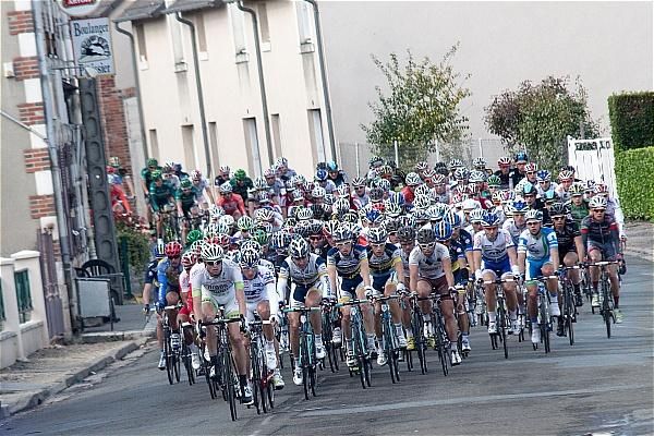 The peloton in action during the 2012 edition of Paris-Bourges.