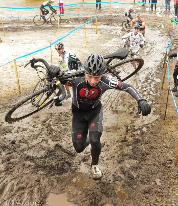 Jeff Bahnson (Van Dessel) on the run-up in second place