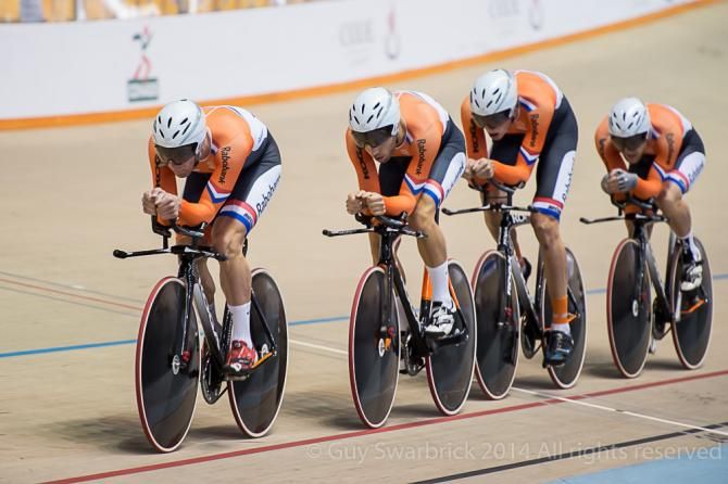 The Dutch team race the pursuit