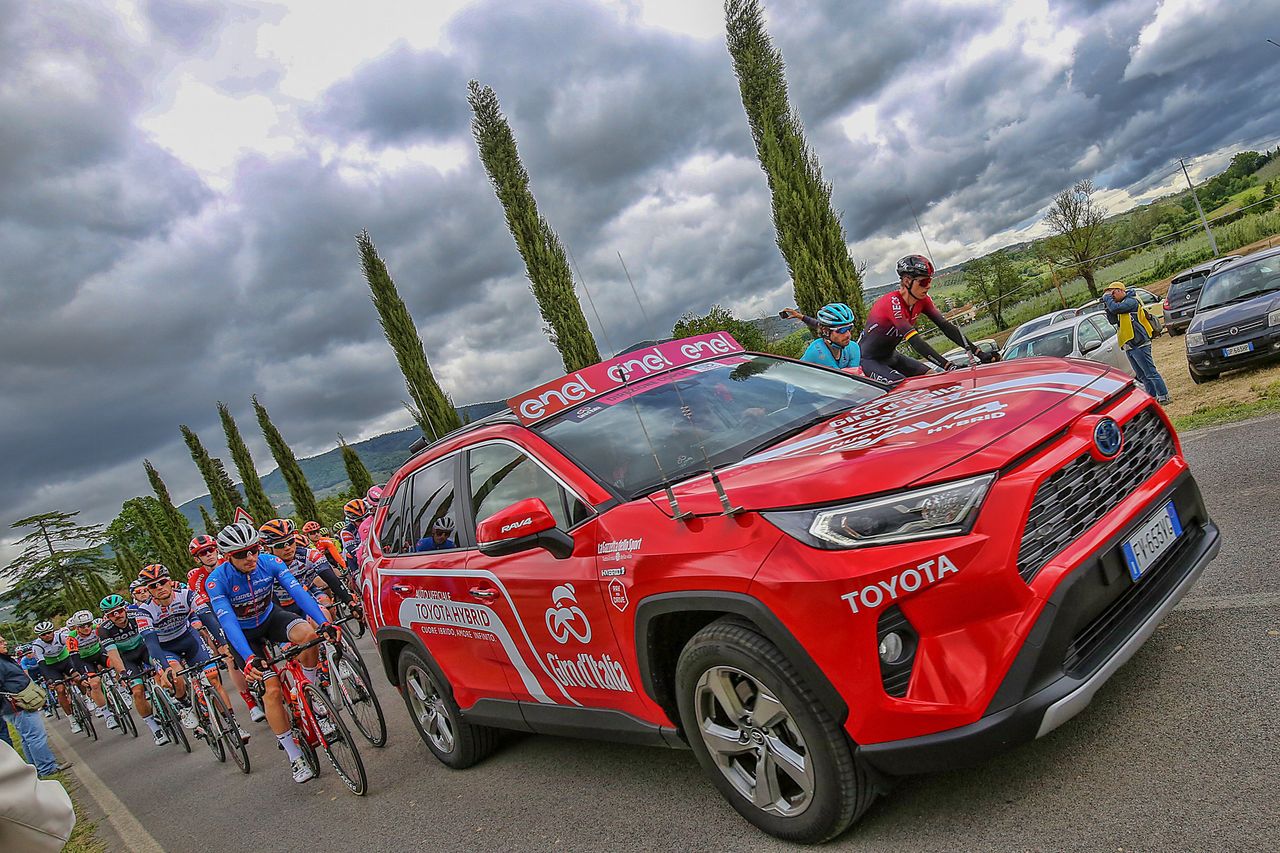 The peloton in the neutralised section on stage 3
