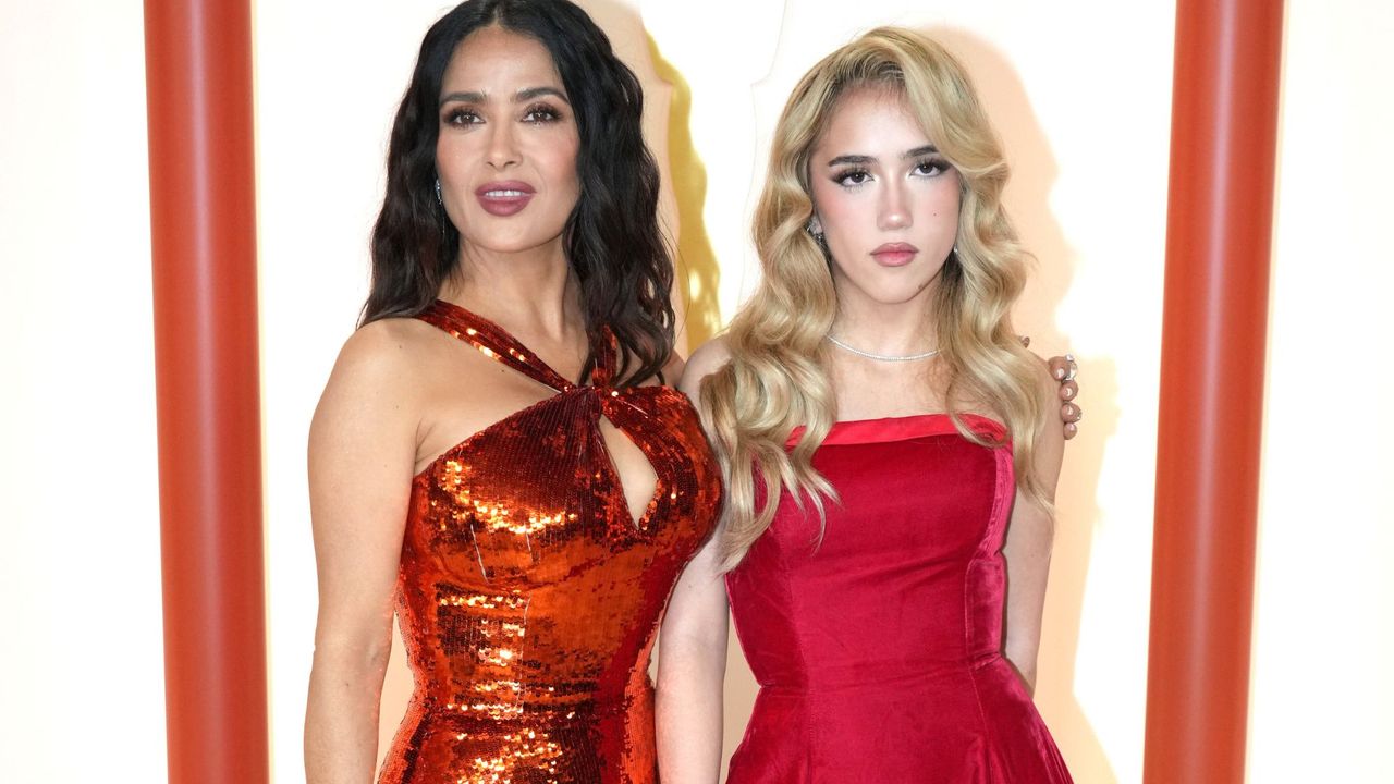 Salma Hayek and her daughter walk the 2023 Oscars Red Carpet 