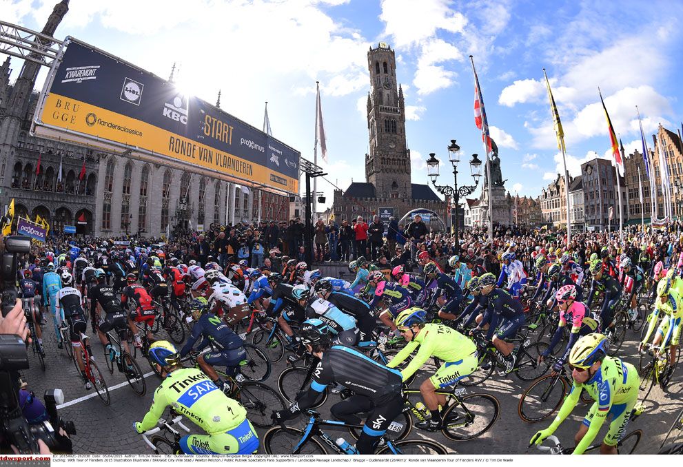 The riders depart bruges