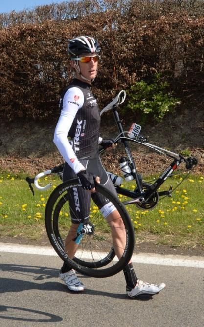 Andy Schleck needs a new Trek after crashing in Fl&egrave;che Wallonne