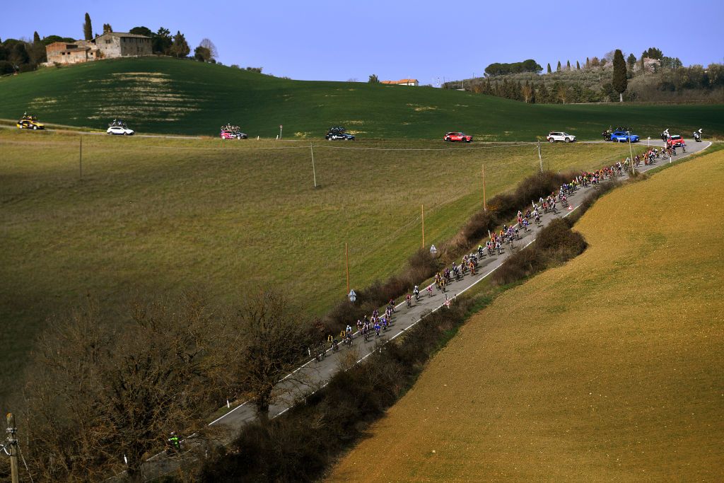 SIENA ITALY MARCH 05 A general view of the peloton passing through gravel roads landscape during the Eroica 8th Strade Bianche 2022 Womens Elite a 136km one day race from Siena to Siena Piazza del Campo 321m StradeBianche on March 05 2022 in Siena Italy Photo by Luc ClaessenGetty Images