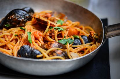 spaghetti with mussels, italian food