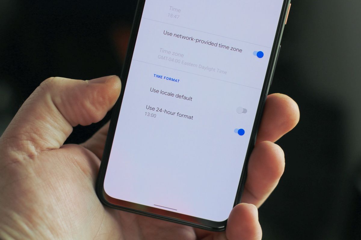 How to change your Android clock to 24-hour time