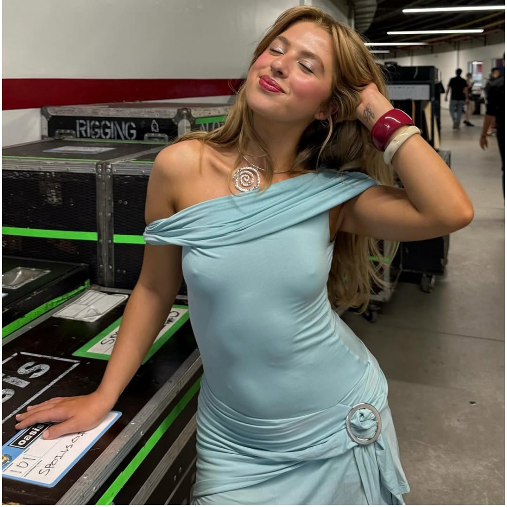 Gen-z-fashion-trends-2026 gallagher_anais wears peachy den 