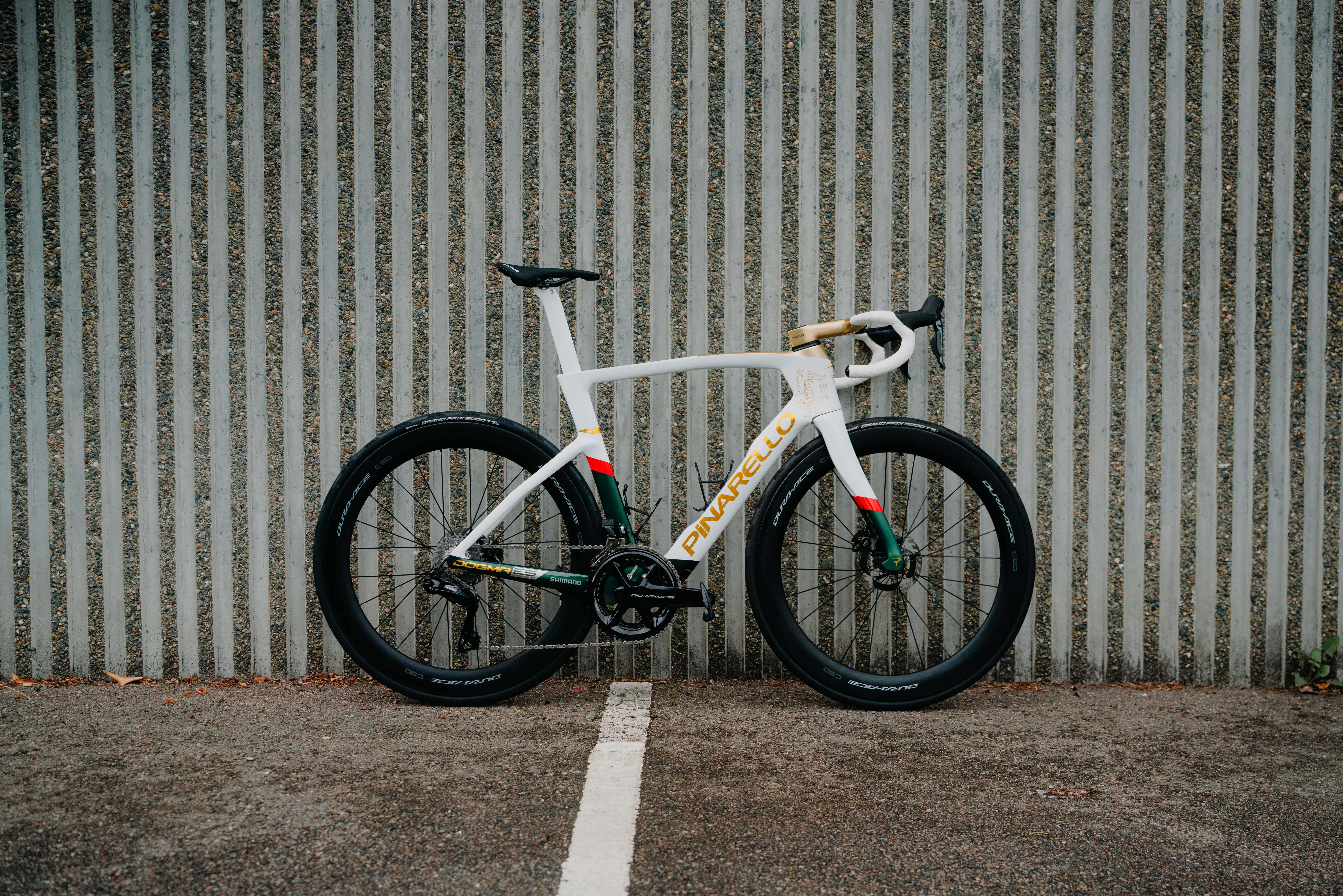 Various images of Geraint Thomas' special edition Ineos Grenadiers Pinarello Dogma