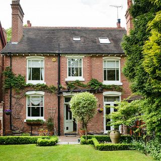 detached edwardian home in worcestershire