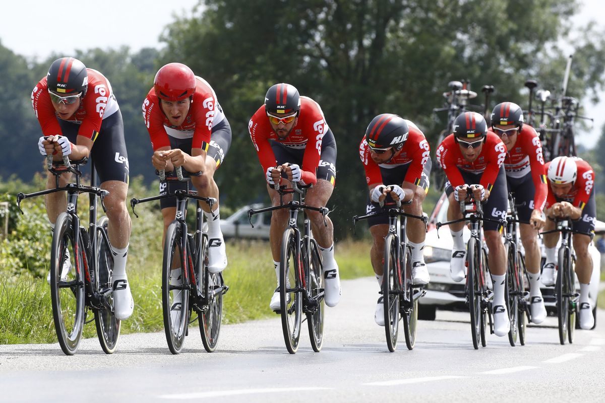 The speed gel is visible on the legs of Jelle Vanendert and appears to be going into the face of Thomas De Gendt