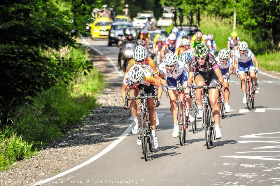 Katarzyna Niewiadoma on a climb