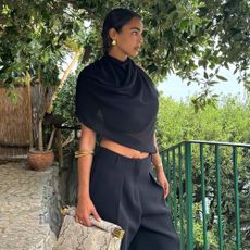 Influencer wears yellow heels.