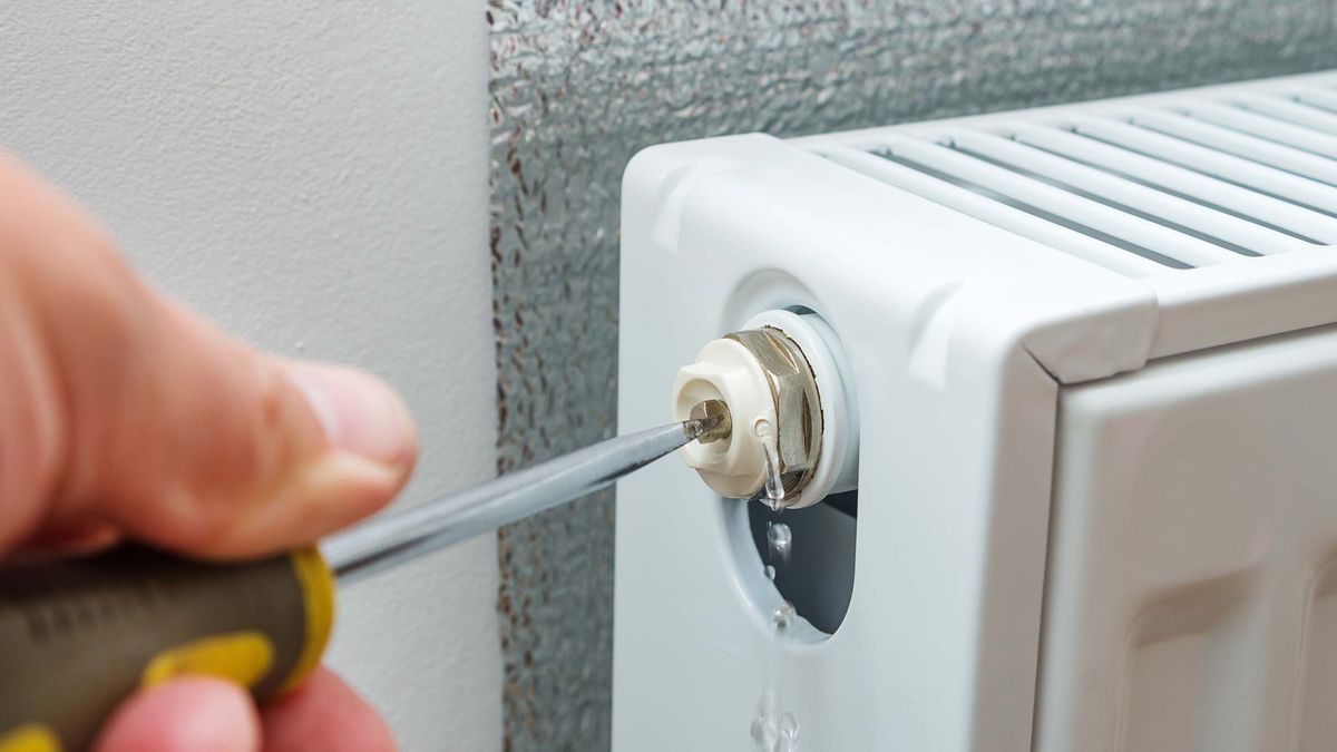 Radiator Not Heating Up? Our Quick FIx Guide is Here to Help Homebuilding