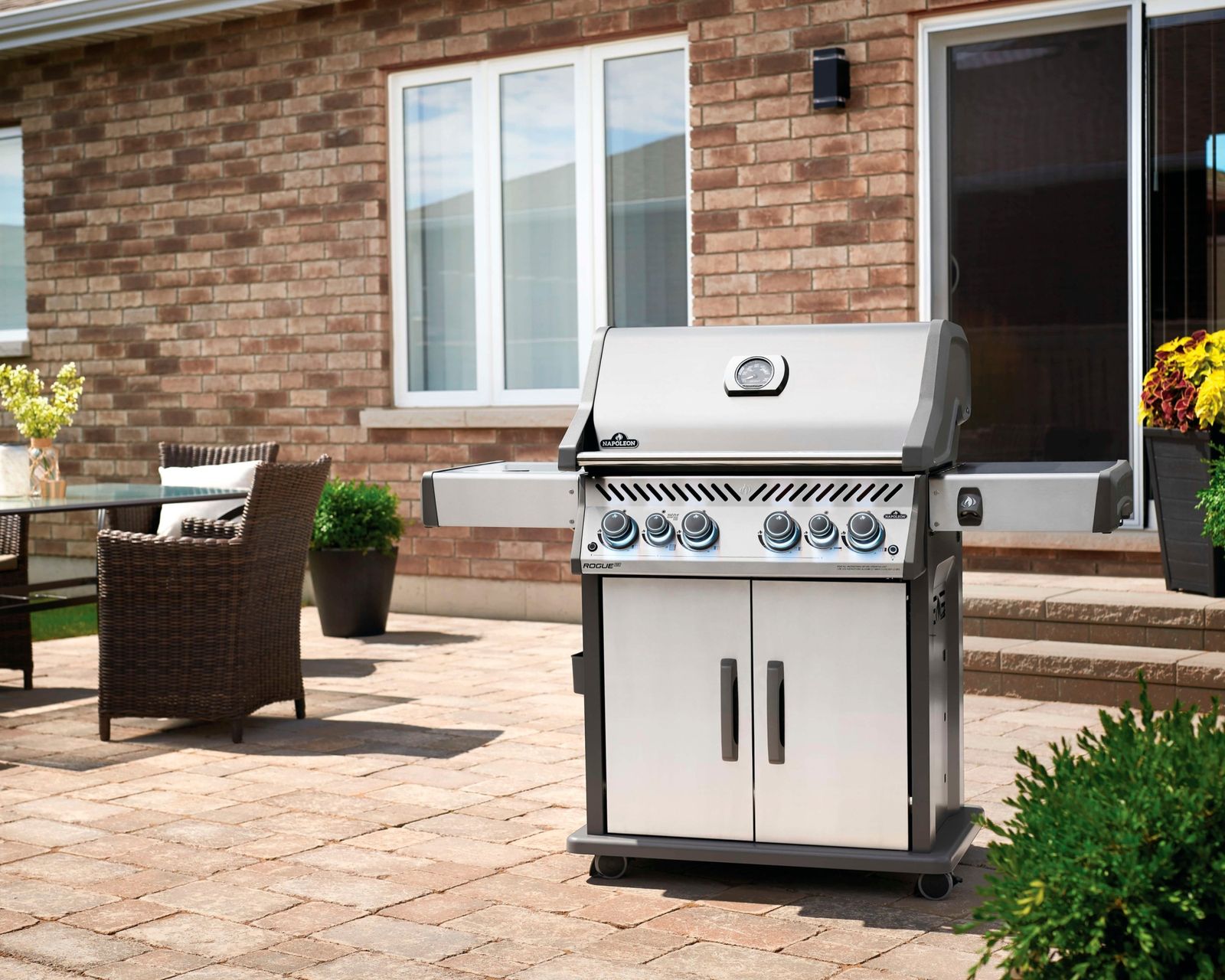 Natural Gas Grill Vs Propane: Is There Any Difference? | Livingetc