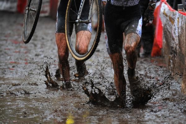 The Elite men raced for almost an hour in this