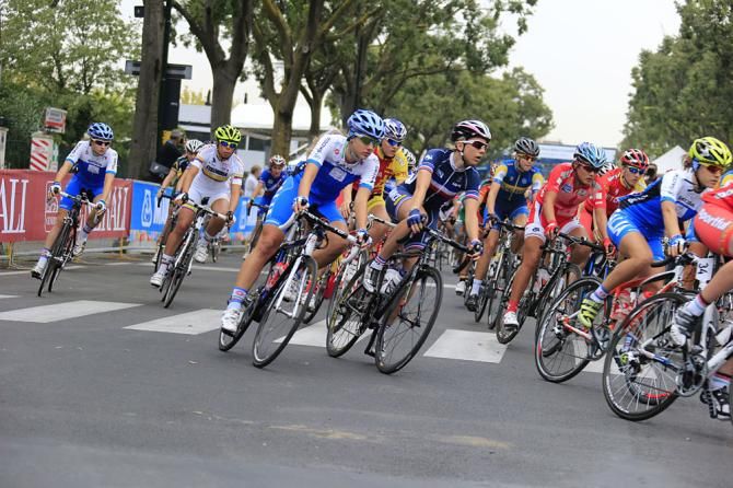 The junior women's peloton