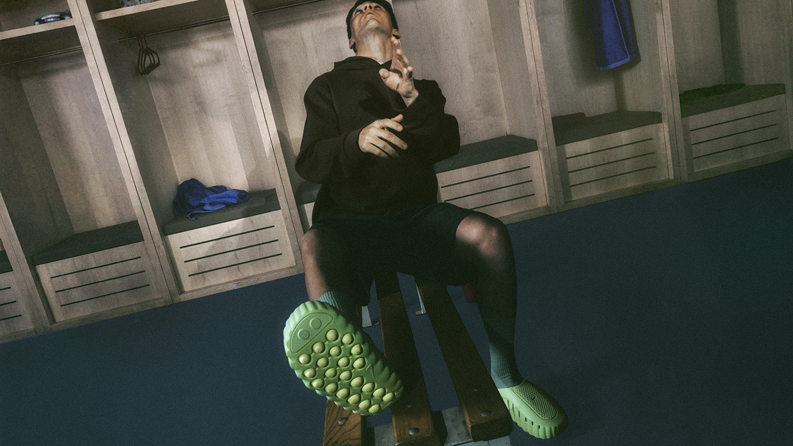 Nike Mind 001 slider in Cool Cucumber colour