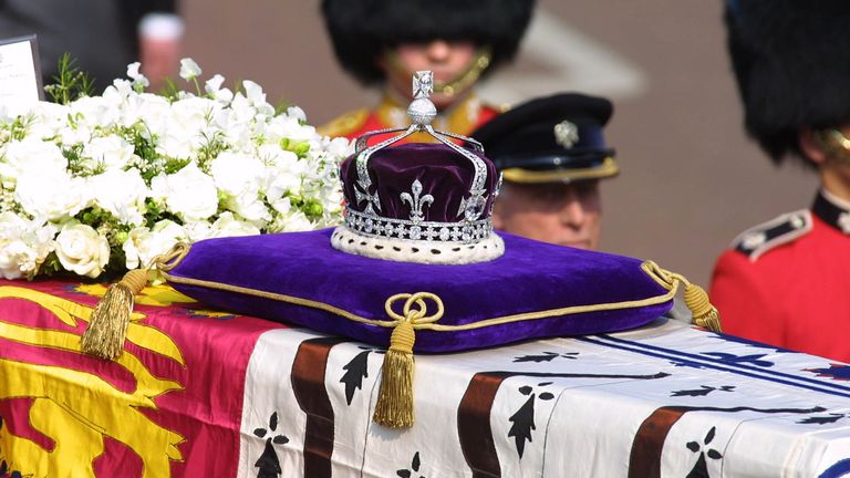 Funeral of Her Majesty Queen Elizabeth, the Queen Mother The coffin carrying the Queen Mother departs from St. James Palace, followed by members of the Royal Family. 