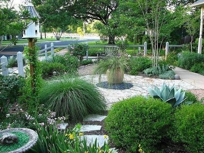 Xeriscaping Garden Design Full Of low-maintenance drought-tolerant plants