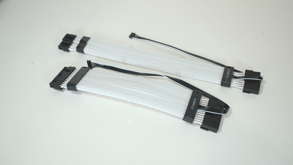 Lian Li Strimer Plus V2
