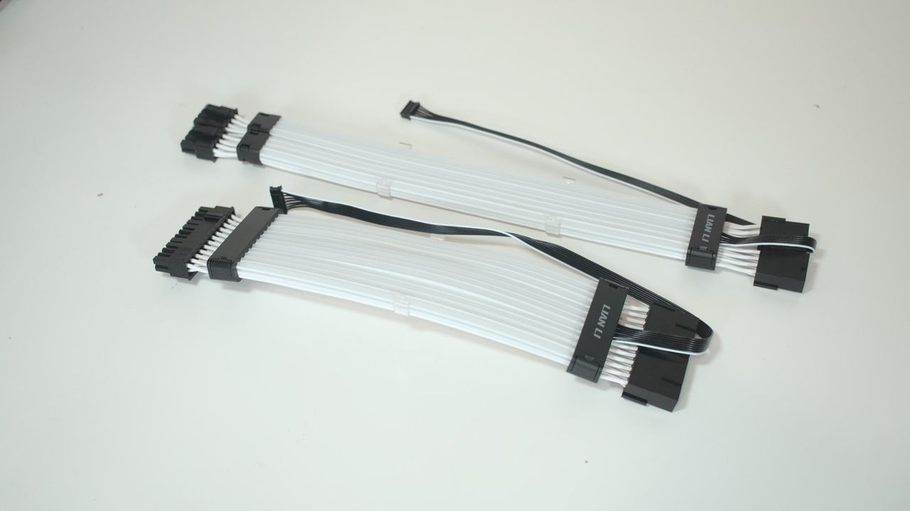 Lian Li Strimer Plus V2