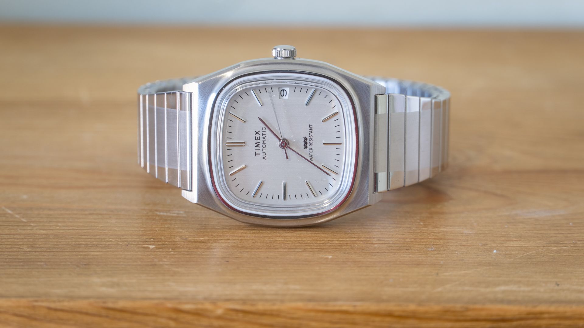 TIMEX REISSUE 1983 オートマティック A Week on the Wrist with the Timex Automatic 1983 E-Line