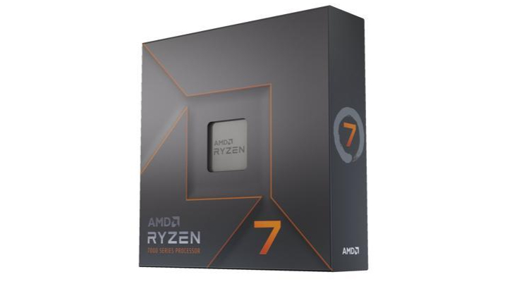 Un emballage AMD Ryzen 7 7700X sur fond blanc
