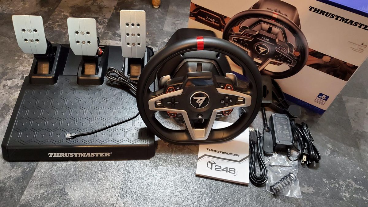 Thrustmaster T128 Force Feedback Racing Wheel and Magnetic Pedals for PS5 /  PS4 / PC : : Video Games