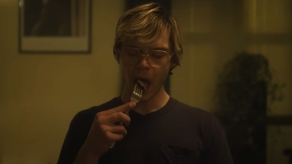 Evan Peters as Jeffrey Dahmer in Dahmer - Monster: The Jeffrey Dahmer Story