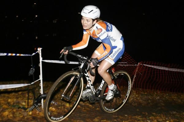 Sanne van Paassen (Rabobank Women Team) en route to victory in Woerden.