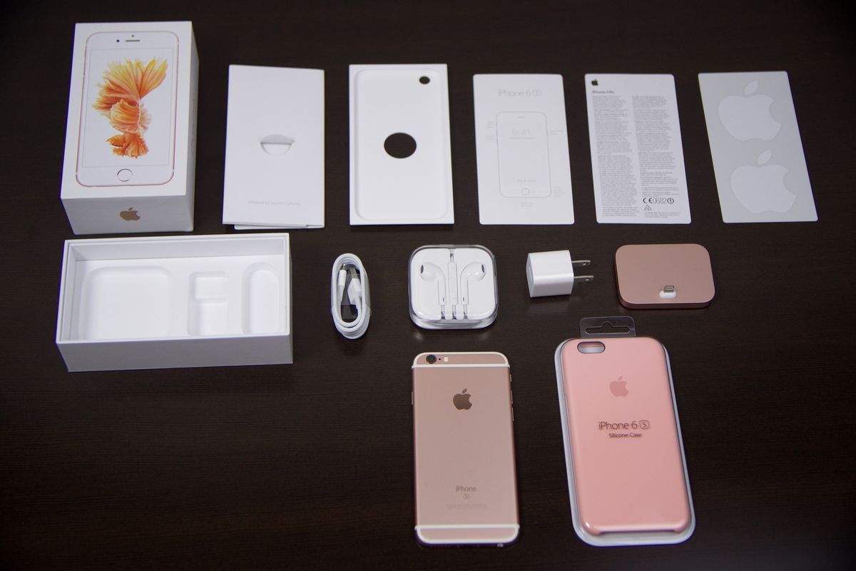 Meet the iPhone 6s: Our unboxing and walkthrough