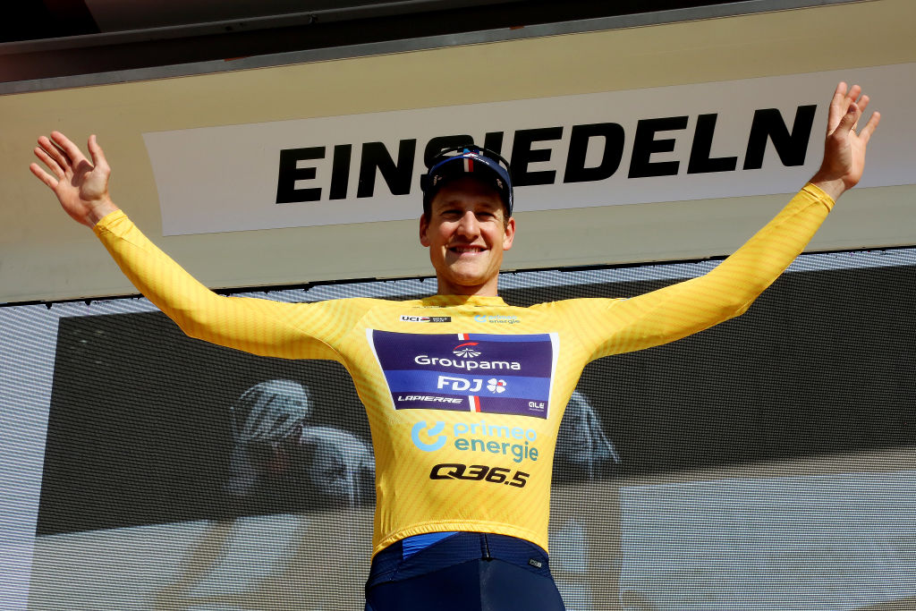 Le vainqueur de l'étape 1 Stefan Küng (Groupama-FDJ prend le premier maillot jaune de leader du Tour de Suisse 2023