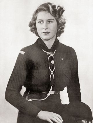 queen elizabeth best fashion 1943