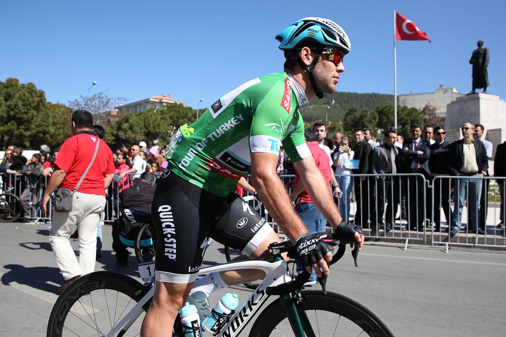 Mark Cavendish in the points jersey.