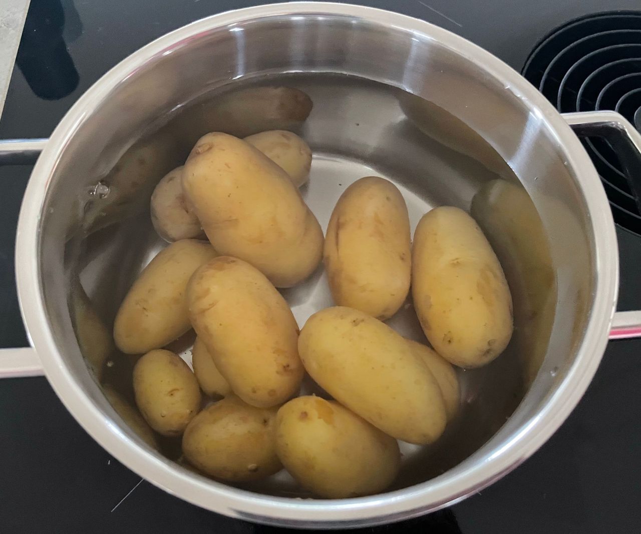 Boiling potatoes in the M&amp;S 5-piece Stainless Steel Pan Set