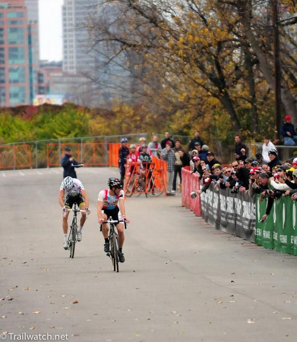 Jeremy Powers (Rapha-Focus) is aware that he will win the race as Ryan Trebon (LTS-Felt) slipped a gear.