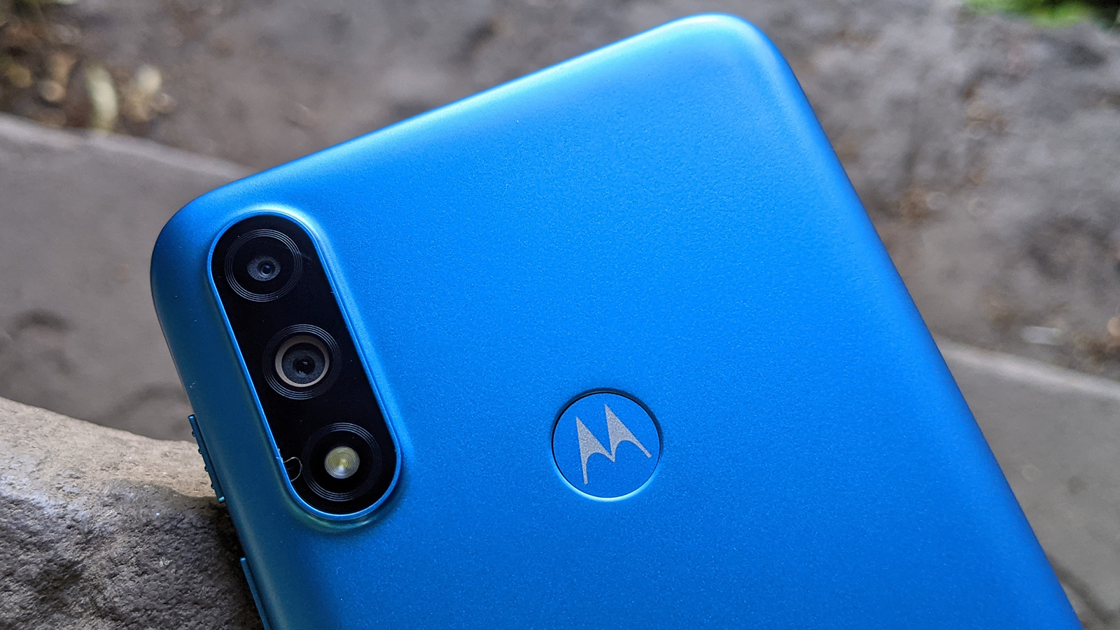 A shot of the Moto E7i Power, focused on the cameras