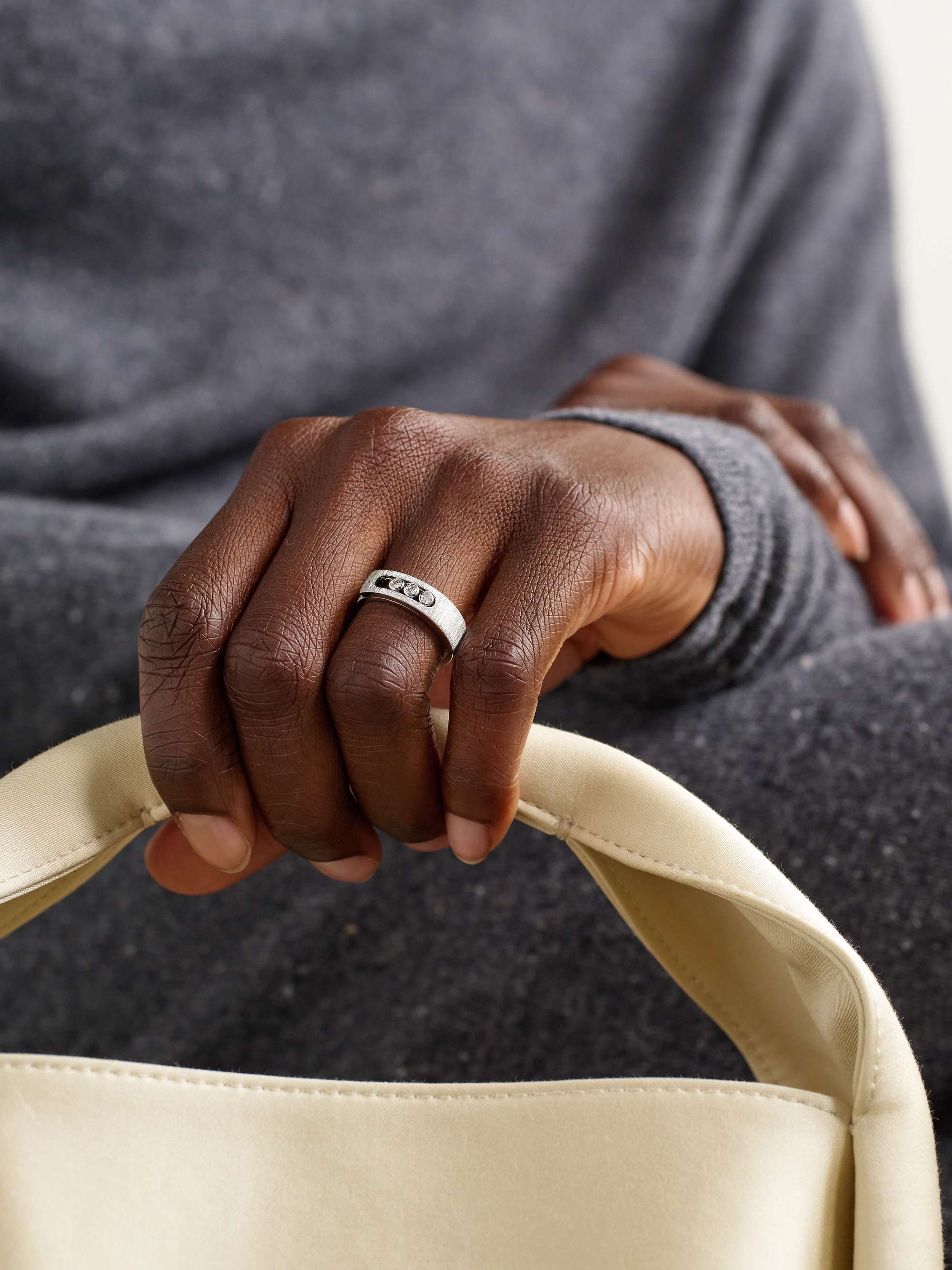 Move Noa Cisel&amp;eacute; 14-Karat White Gold Diamond Ring