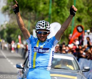 Oscar Sevilla (Empacadora San Marcos) wins stage 2 in Mexico